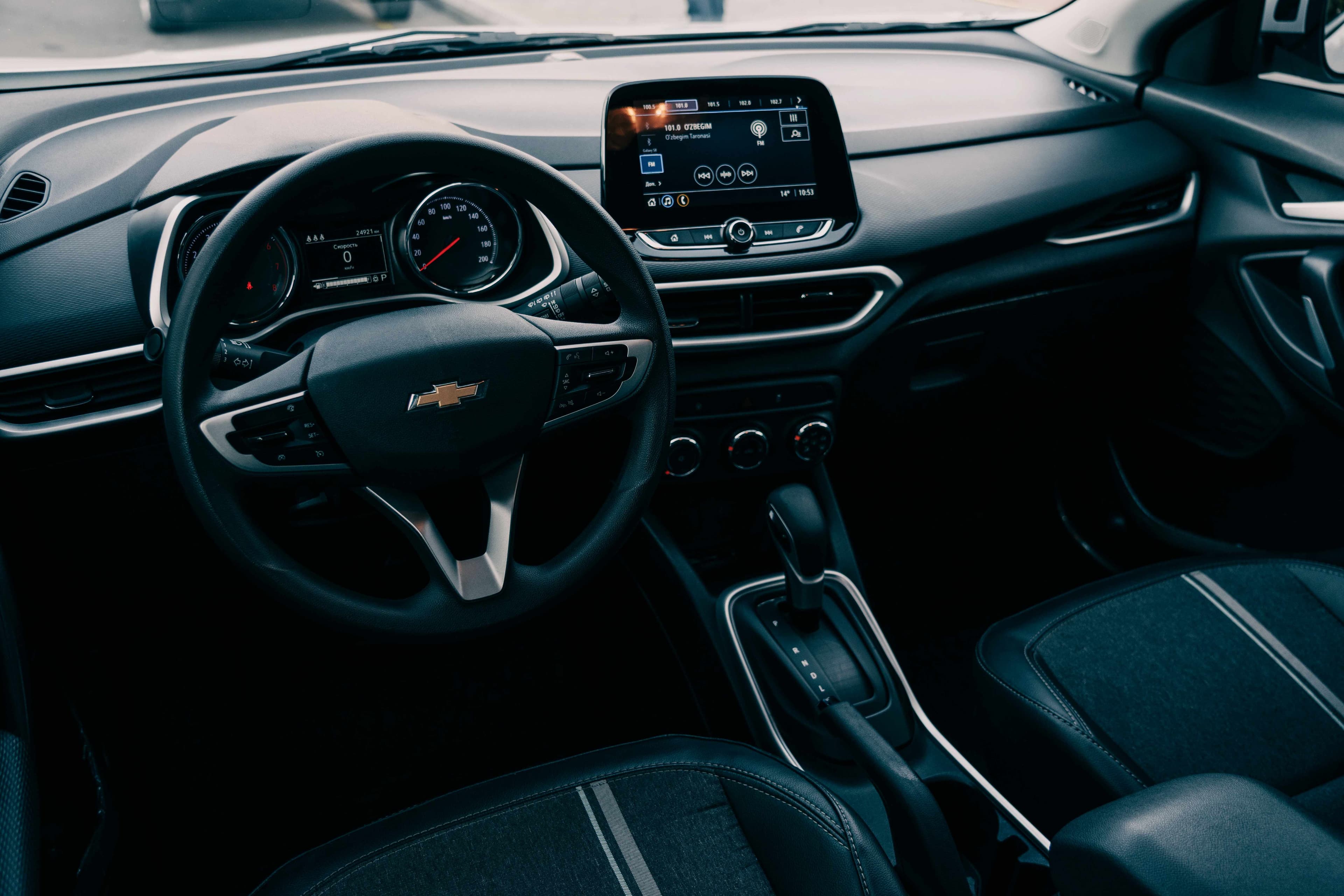 CHEVROLET TRACKER 2